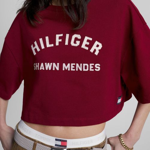 CAMISETA CROPPED TOMMY HILFIGER X SHAWN MENDES