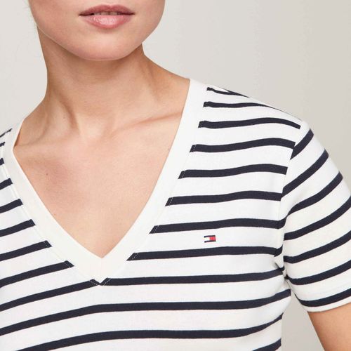 Camiseta Slim Listrada Gola V
