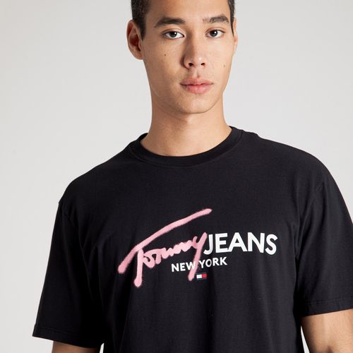 Camiseta Logo Spray Tommy Jeans