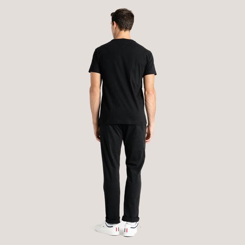 Camiseta Clássica Gola C