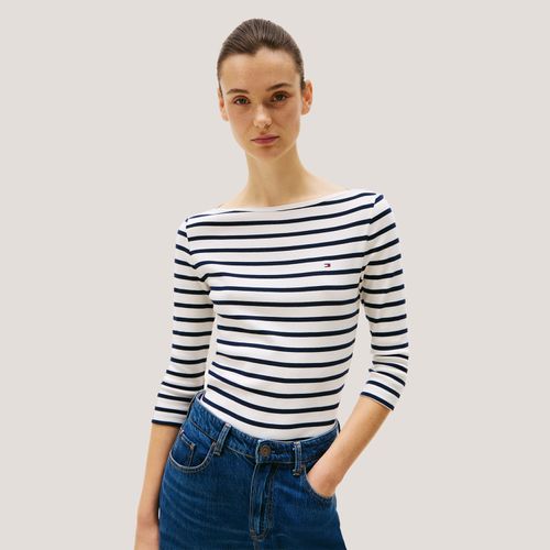 Camiseta Manga Três Quartos Gola Canoa