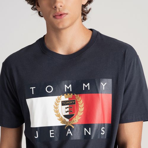 Camiseta Bandeira Brasão Tommy Jeans