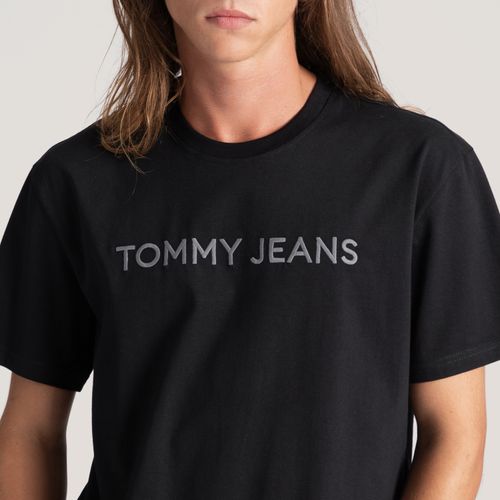 Camiseta Logo Tonal Bordado Tommy Jeans