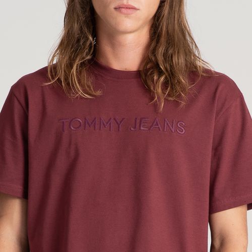 Camiseta Logo Tonal Bordado Tommy Jeans