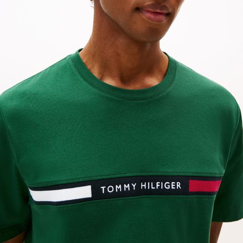 Camiseta Logo Bordado No Peito