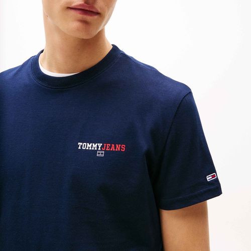 Camiseta com Gola Redonda e Logo nas Costas