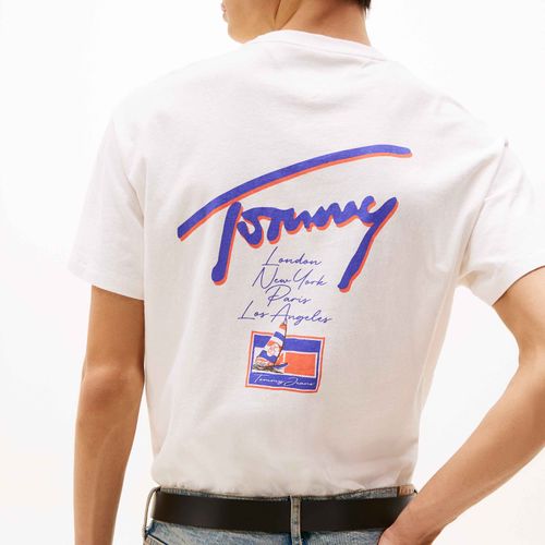 Camiseta relaxed com estampa gráfica e logo nas costas