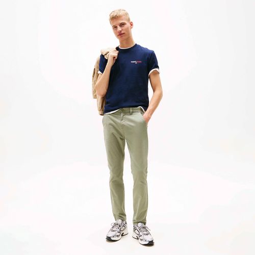 Camiseta com Gola Redonda e Logo nas Costas