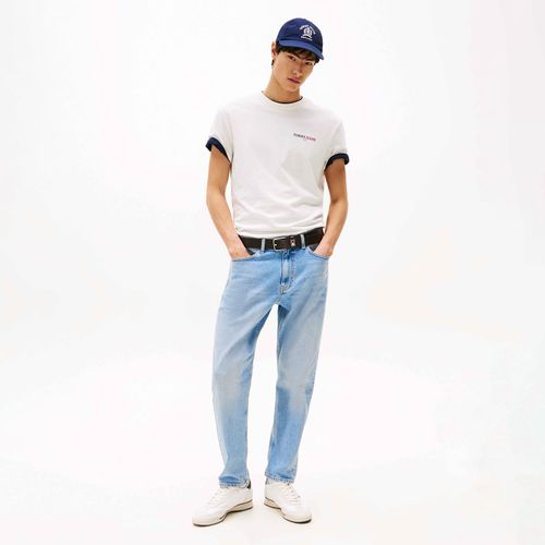 Camiseta com Gola Redonda e Logo nas Costas