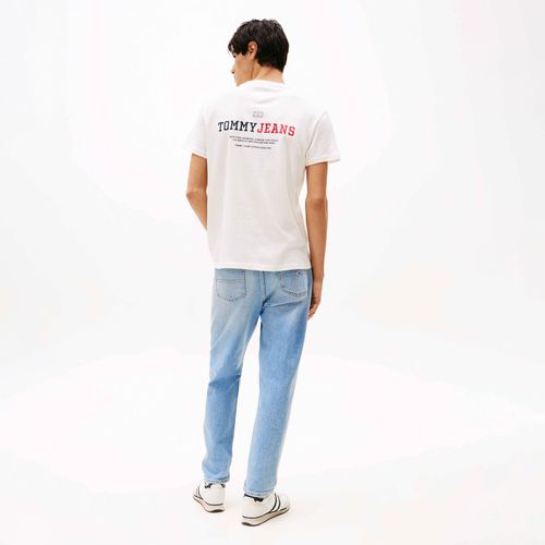 Camiseta com Gola Redonda e Logo nas Costas