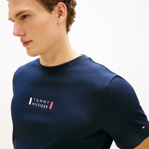 Camiseta Tommy Hilfiger com Estampa Brand Love