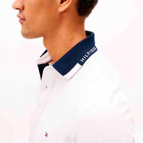 Polo Tommy Hilfiger Regular Fit com Gola Gráfica