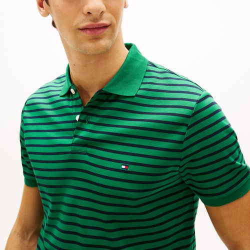Polo De Modelagem Regular Com Bordado Da Bandeira