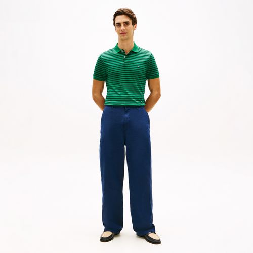 Polo De Modelagem Regular Com Bordado Da Bandeira